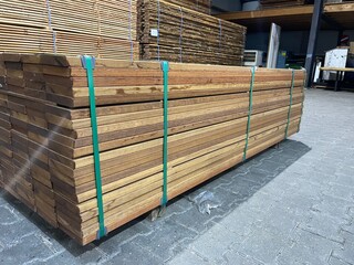 Ca. 42x Guyana Teak Planken Geschaafd, 25x140mm, lengte 185cm
